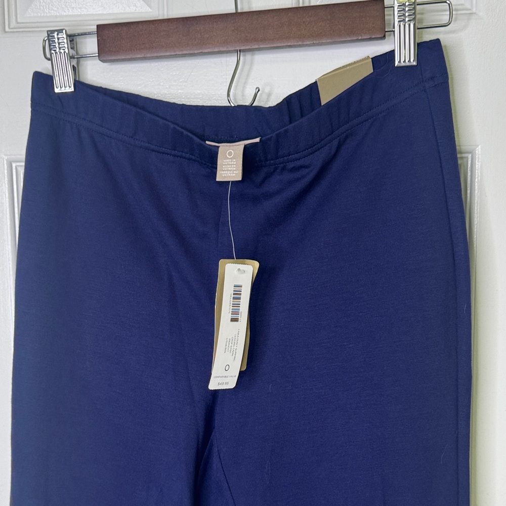 ✨ Chico’s Fabulously Slimming Navy Capri Pants NWT 0 Chicos US 4 - Picture 3 of 8